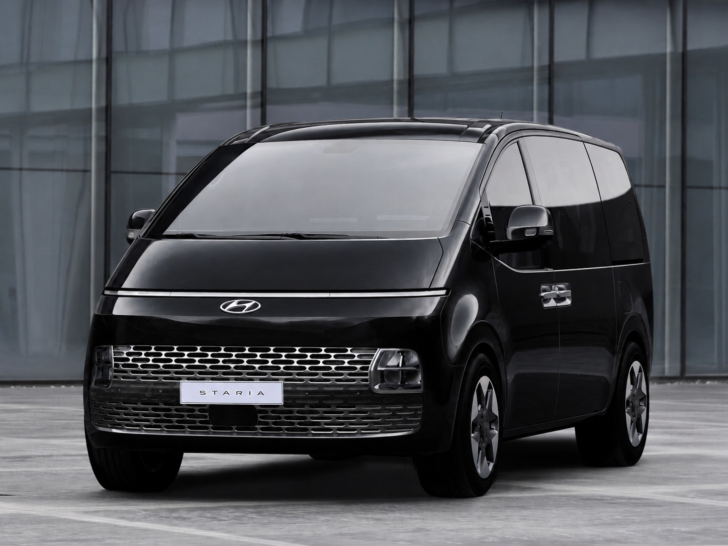Hyundai Staria nera
